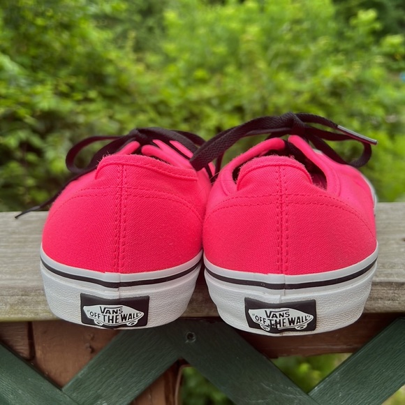 Vans Unisex Canvas Pink Sneakers Sz 10 NWOT - Picture 3 of 10